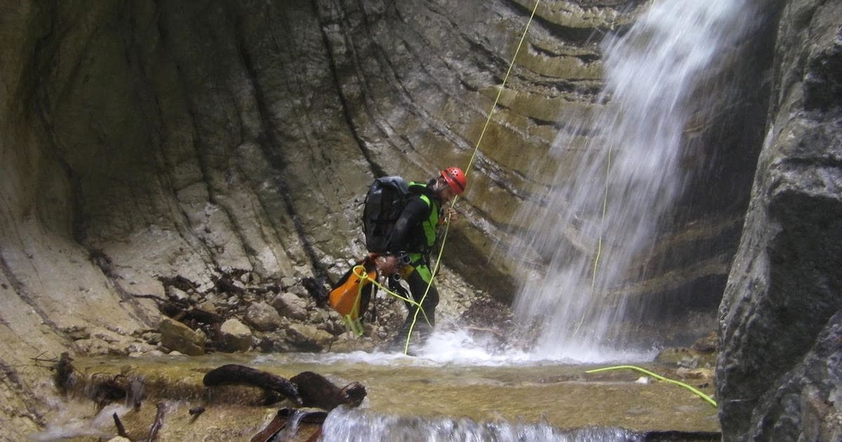 canyoning torrentismo abruzzo gran sasso teramo fossaceca recovery energy Torrentismo in Umbria con Recovery Energy Torrentismo Forra del Casco Valnerina Spoleto Il Torrentismo è pericoloso?